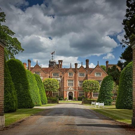 Great Fosters - Near Windsor Hotel Egham Exterior foto