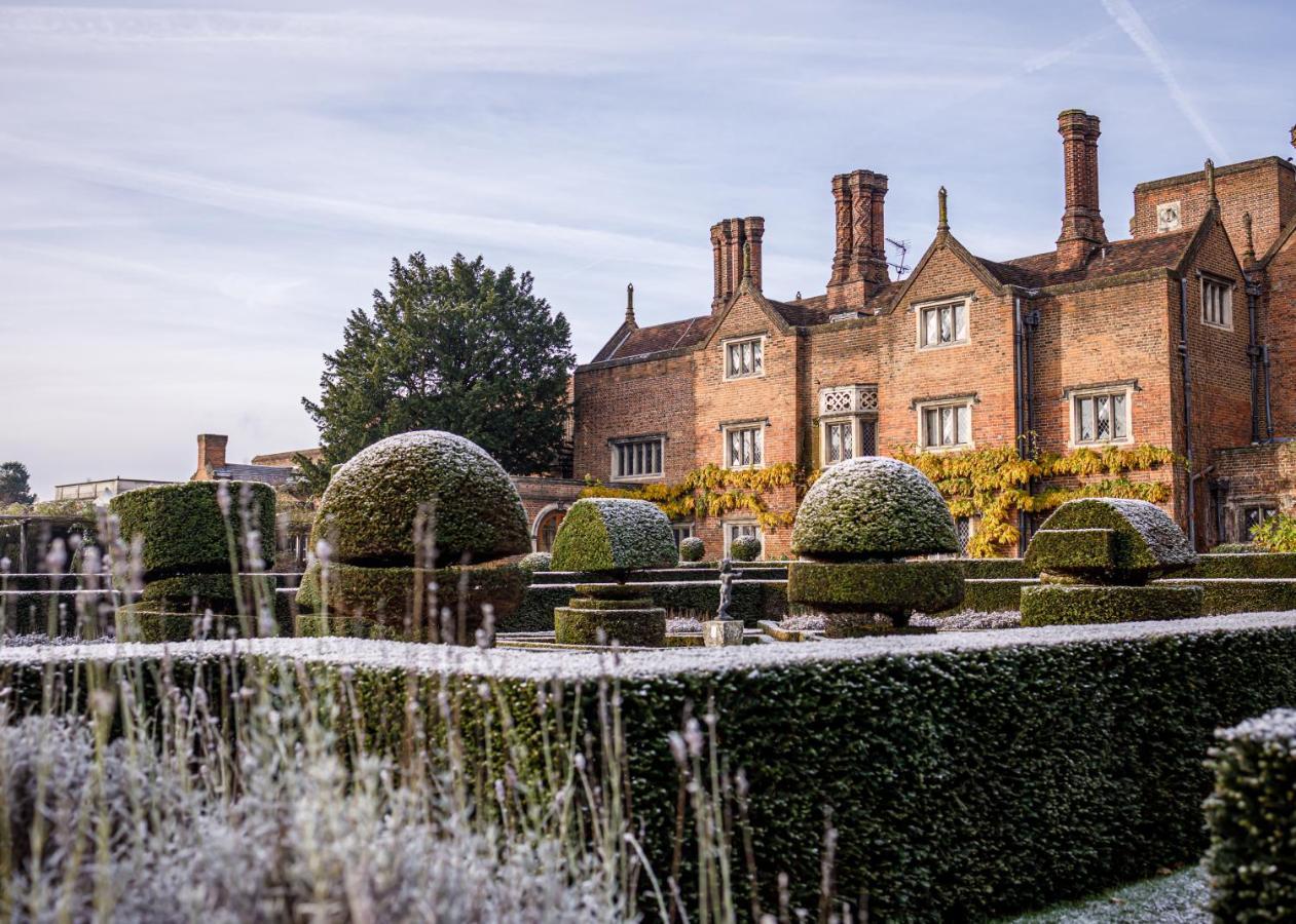 Great Fosters - Near Windsor Hotel Egham Exterior foto